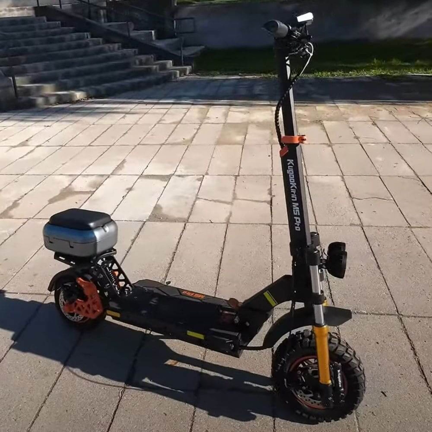 kugoo_m5_pro_bok (2)-1500x1500 Електросамокат Kugoo Kirin M5 Pro з сидінням і багажником - Зображення 1